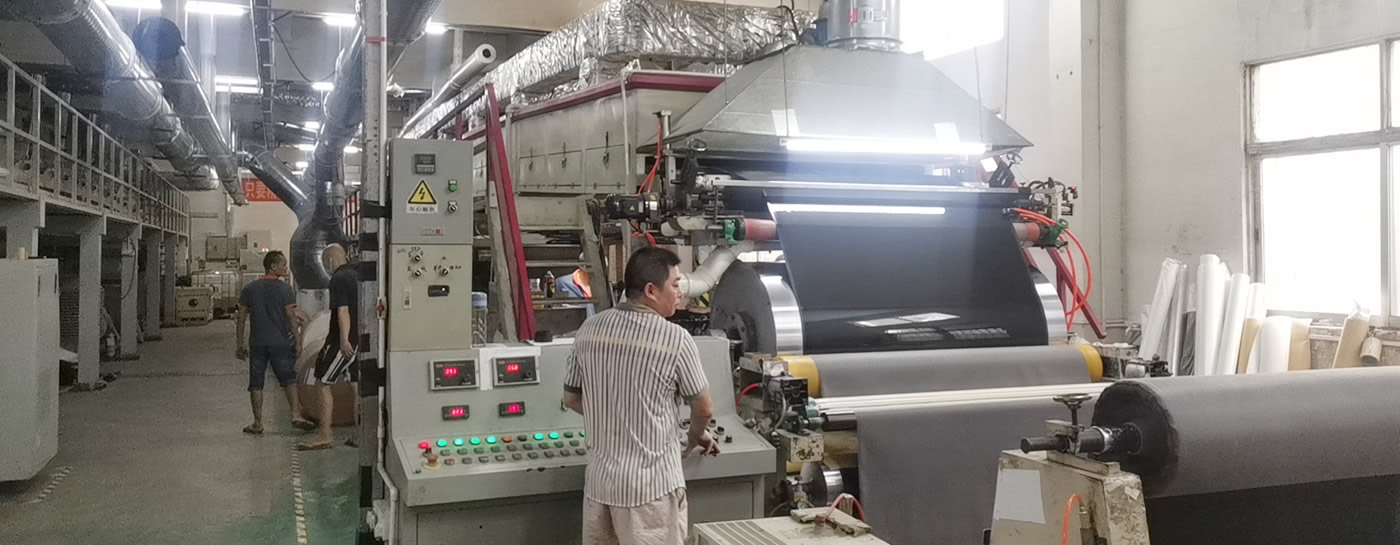 可(kě)移背膠生產車間